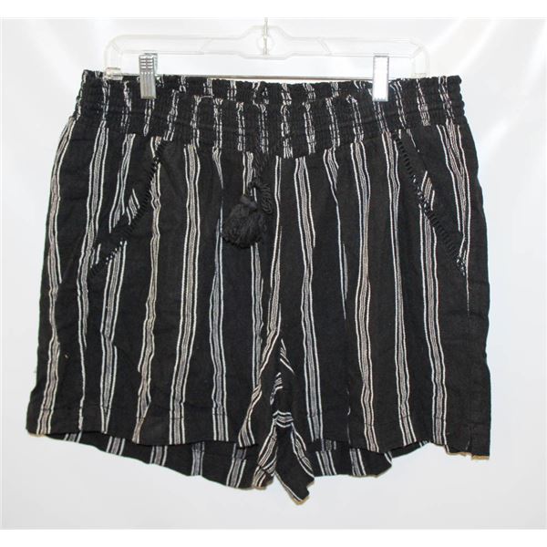 BRIGGS WOMENS XL BLACK SKORTS