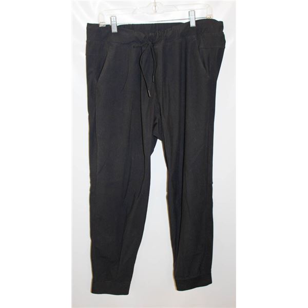 LARGE CLOUDVEIL BLACK PANTS