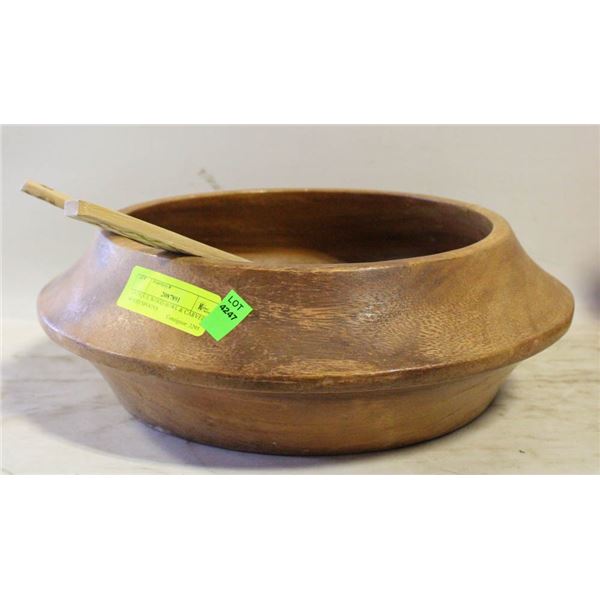 ANTIQUE WOOD BOWL & CARVED WOOD SPOONS