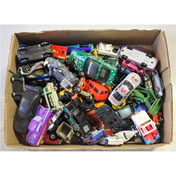 FLAT WITH ASSORTED COLLECTION OF ESTATE