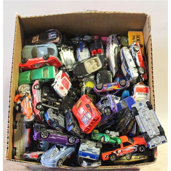 FLAT WITH ASSORTED COLLECTION OF ESTATE