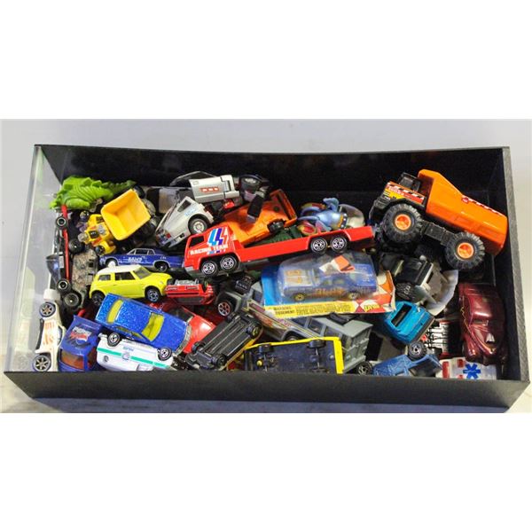 FLAT WITH ASSORTED COLLECTION OF ESTATE