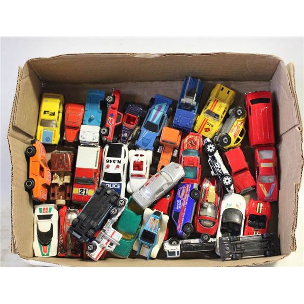 FLAT WITH ASSORTED COLLECTION OF ESTATE