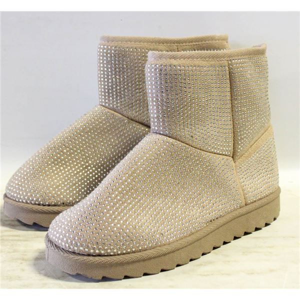 NEW SIZE 7 UGG STYLE GLITTER BOOTS-ESTATE