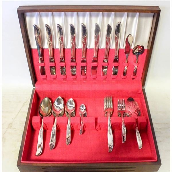 ONEIDA WA ROGERS SILVERWARE SET