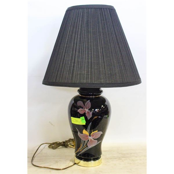 VTG BLACK FLORAL LAMP