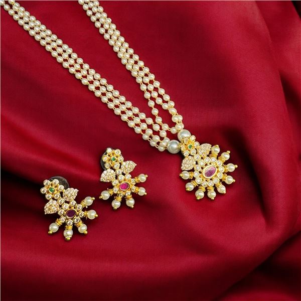 EXQUISITE GOLD-PLATED FLORAL PENDANT PEARLNECKLACE