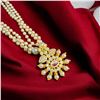 Image 2 : EXQUISITE GOLD-PLATED FLORAL PENDANT PEARLNECKLACE