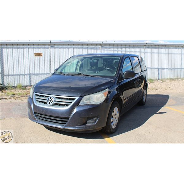 2010 VOLKSWAGON ROUTAN VAN