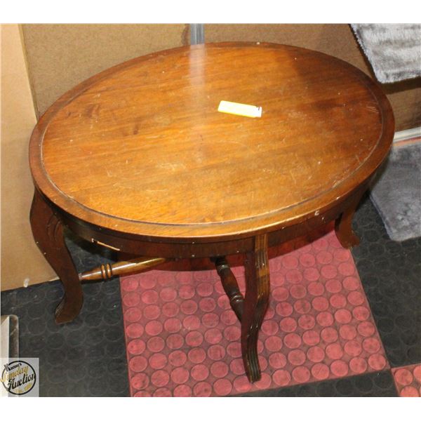 VINTAGE COFFEE TABLE H-17" W-18" L-24"