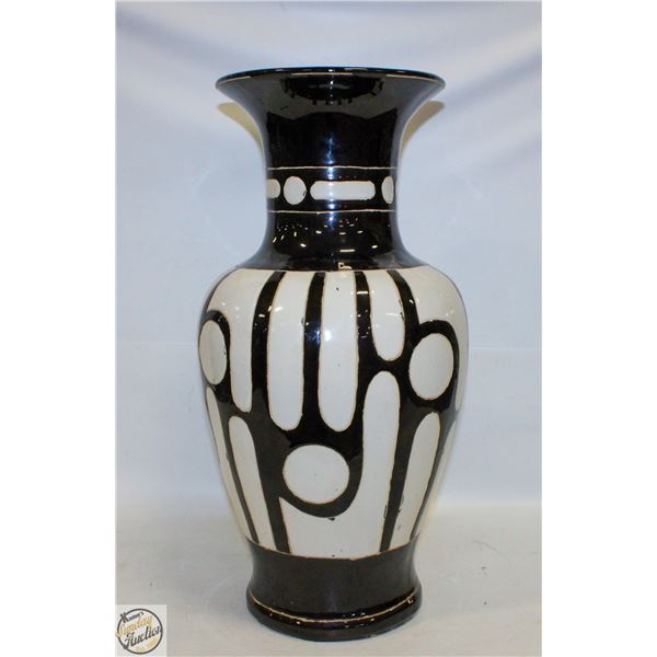 WHITE+BLACK FLOOR VASE (UNKNOWN MAKER) H-17"