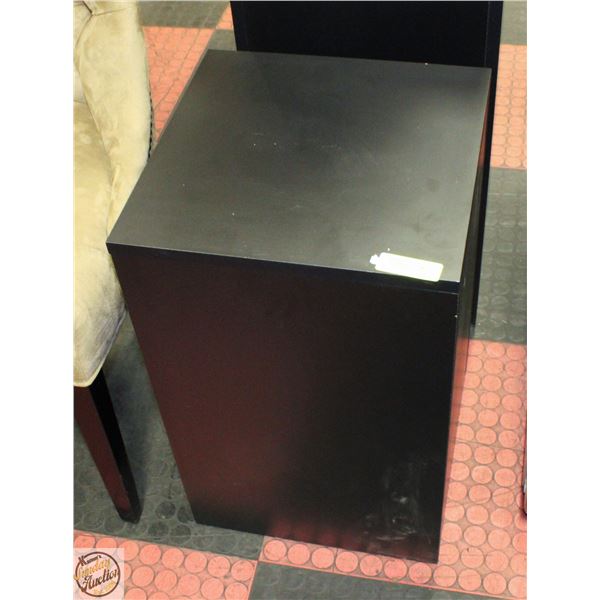 BOX STAND 15X15X24