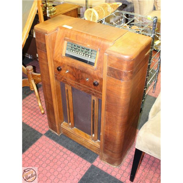 T.EATON CO. VINTAGE RADIO 1 BULB TURNS ON FOR FALL