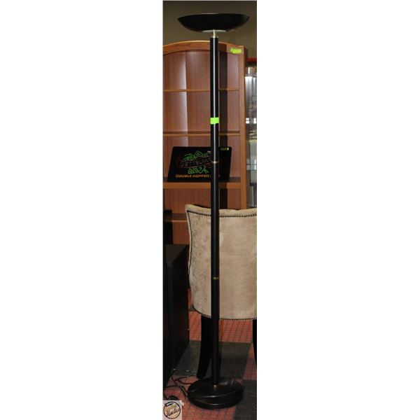 BLACK FLOOR LAMP