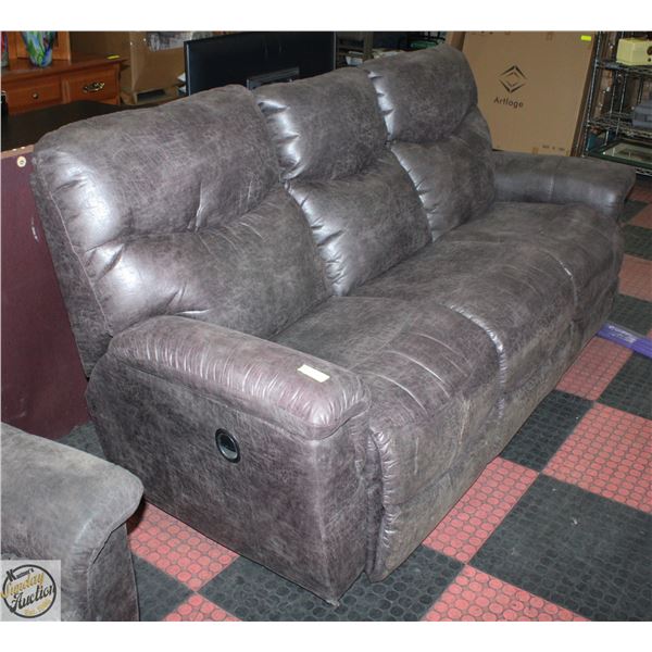 LAZY BOY 3 CUSHION COUCH W/2 RECLINING SEATS