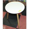 Image 2 : NEW WHITE WOOD LEG END TABLE