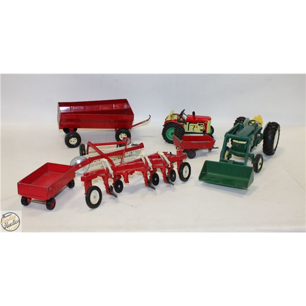 FLAT OF DIECAST TRACTORS AND FARM EQUIPMENT