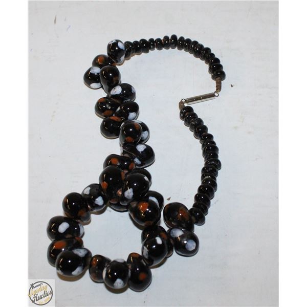 ORANGE/BLACK/WHITE GLASS BEAD NECKLACE