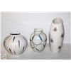 Image 1 : 3 DIFFERENT POTTERY VASES
