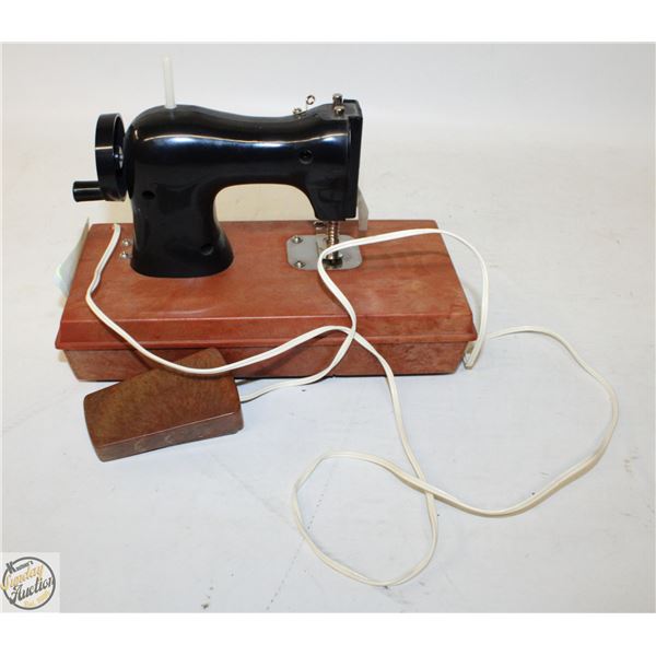 HOLLY HOBBIE MINIATURE SEWING MACHINE