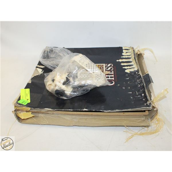 CHESS BOARD WITH PIECES