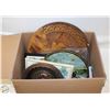 Image 1 : BOX OF SMALL PICTURES
