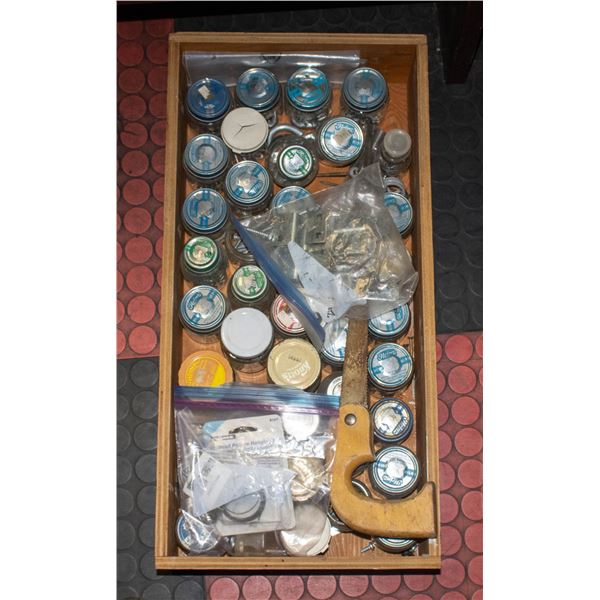 TRAY OF MISCELLANEOUS SCREWS,