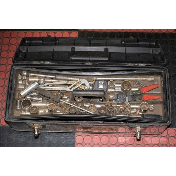 METAL MASTERCRAFT TOOL BOX WITH