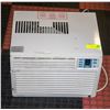 Image 1 : SIMPLICITY AIR CONDITIONER **YELLOWED PLASTIC**