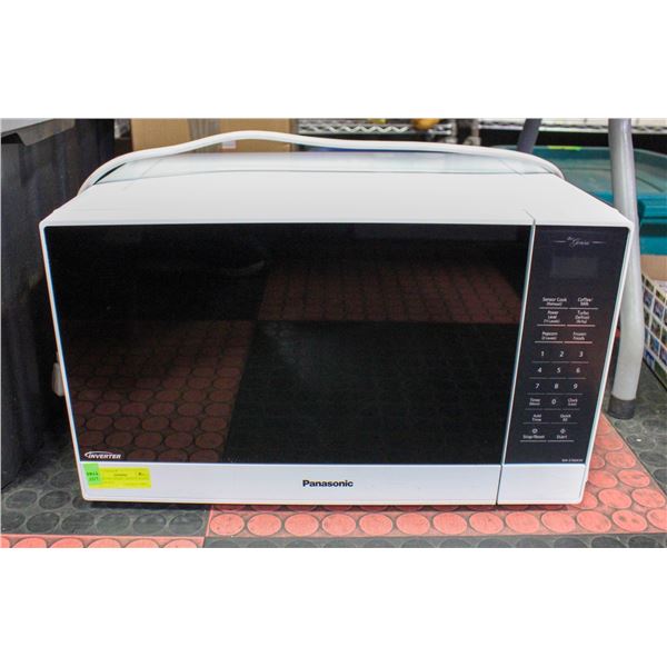 ESTATE PANASONIC MODEL GENIUS WHITE MICROWAVE