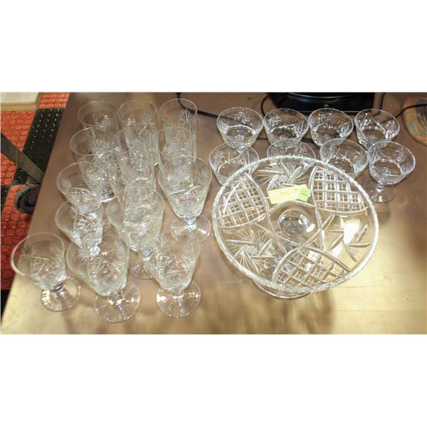LARGE COLLECTION OF CRYSTALWARE