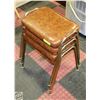 Image 2 : 3 V INTAGE PADDED STACKING STOOLS
