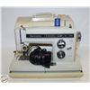 Image 1 : ONE SEWING MACHINE WITH CASE