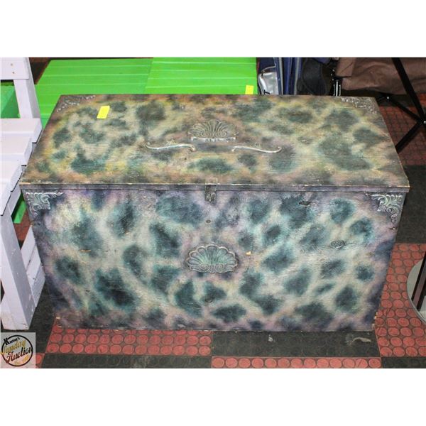 DECORATIVE WOODEN TOY BOX 38" X 18" X 22"