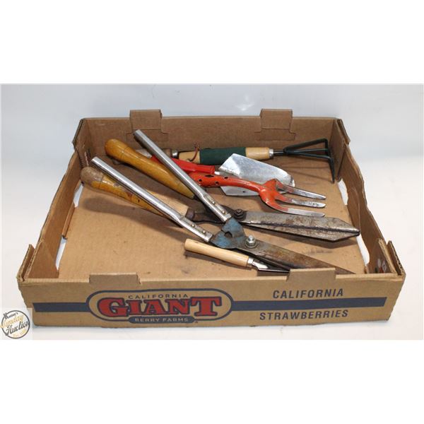FLAT OF GARDEN TOOLS + CLIPPERS