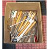 Image 1 : BOX OF CHISEL BITS METAL BENDER LEATHER