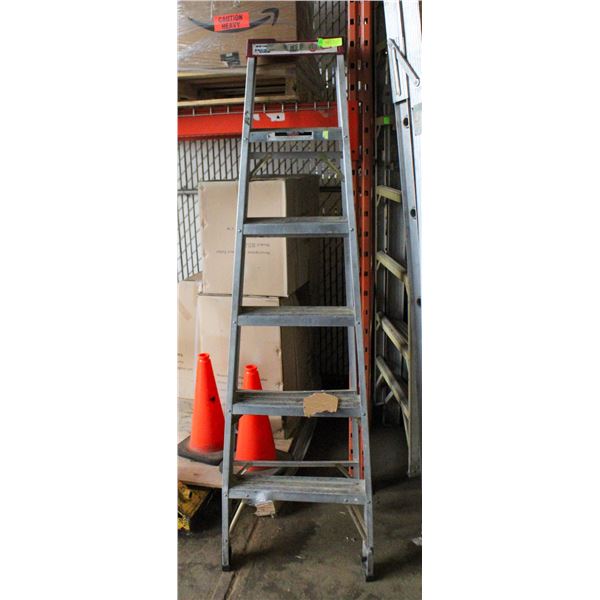 6 FT ALUMINUM FOLDING STEP LADDER