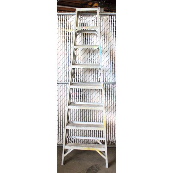 8 FT FOLDING STEP ALUMINUM LADDER