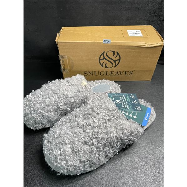 1 Pair of SnugLeaves Women's Fuzzy wool Memory Foam Slippers - Size 7-8 - New in Box