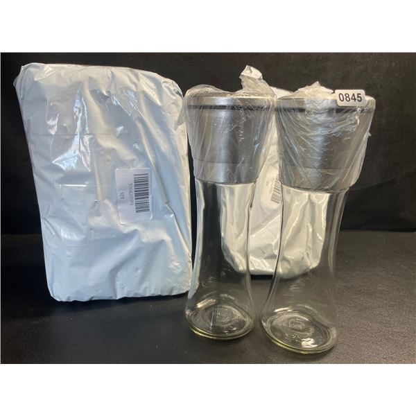 2 Sets of Kitchen and Dining Salt and Pepper Grinding Mills (2 Each/4 Total) - New