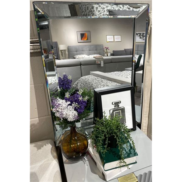 RS - Group of Home Decor Set - Mirror, Vase and More