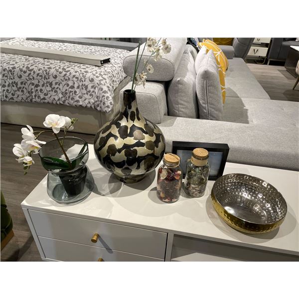 RS -  Group of Home Decor Items - Vases & Accessories