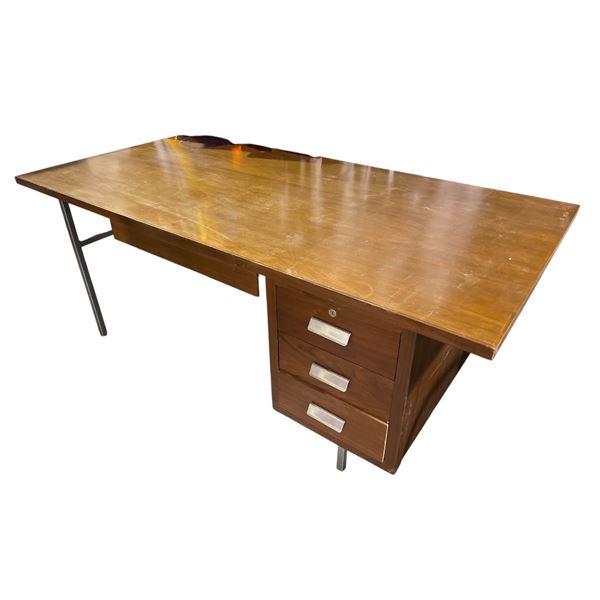 Wood Office Desk (Approx. 6'x3'x29.5")