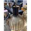 Image 2 : Group of 3 Hanging Light Fixtures
