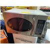 Image 3 : Group of 3 - Microwave & Oxygen Concentrators (Set Used)