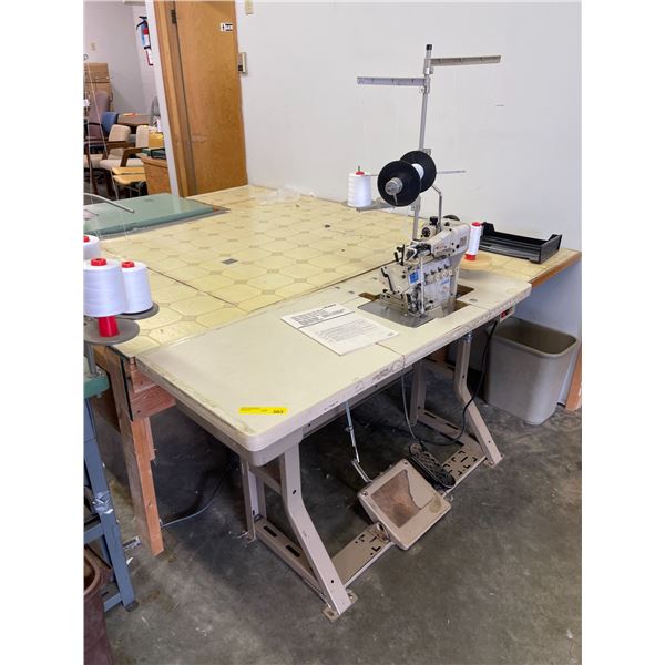 Juki MO-3714 Seger w/ Table - Working