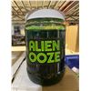 Image 3 : 3 Shelves Misc Items: Alien Ooze Jars, Maglite Flashlights, Surgical Gloves, Speakers - Movie Props