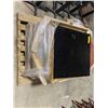 Image 2 : 2 Pallets of Bar Table Tops & 16 Pedestal Table Bases