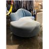 Image 2 : Modern Curved Blue Velvet Chaise Lounge