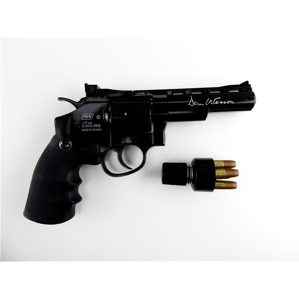 ASG DAN WESSON .177 CAL. PELLET AIR PISTOL AND ACCESSORIES LOT